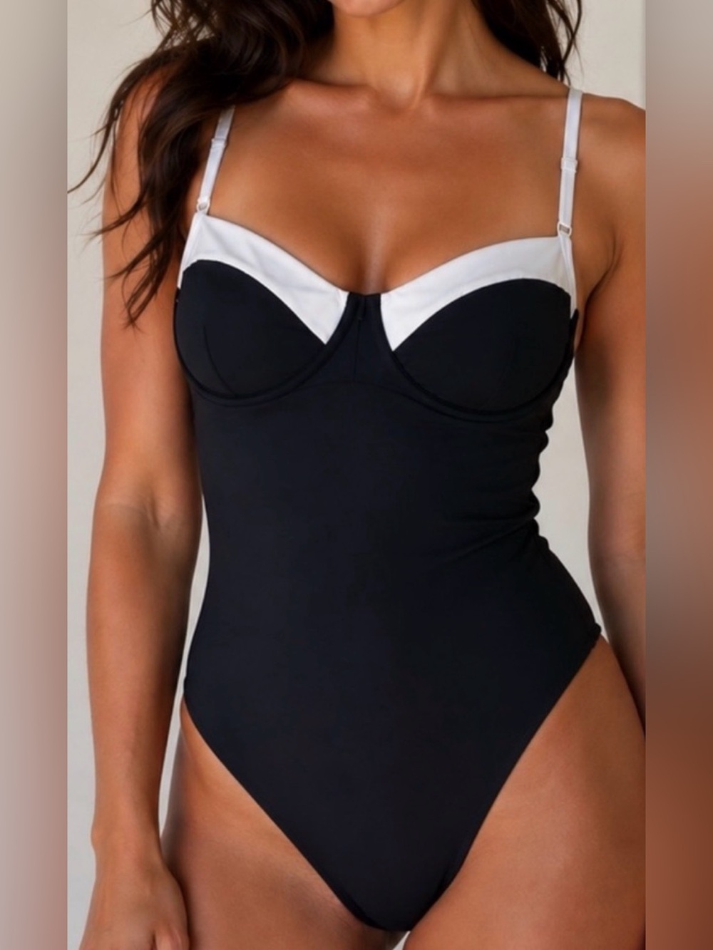Quince Italian Underwire One-Piece Swimsuit in black and white . 🌸NEW 🌴 size M
